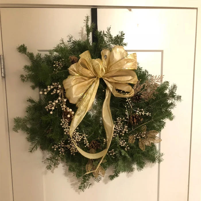 Wreath 22" with bow & hook